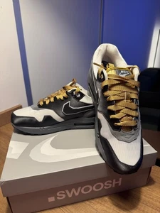 Nike Air Max 1 .SWOOSH Low Poly Big Head Mode | IB9898-001 | EU 44 - Bild 1 von 6