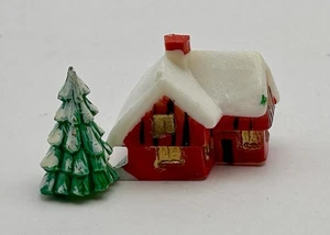 Vintage Weihnachtsszene Chalet & Baum Kunststoff Mini Figur - Bild 1 von 3