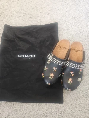 Zuecos florales con tachuelas Aunthentic Yves Saint Laurent talla 36 (EE. UU. 6) Foto 1 de 4