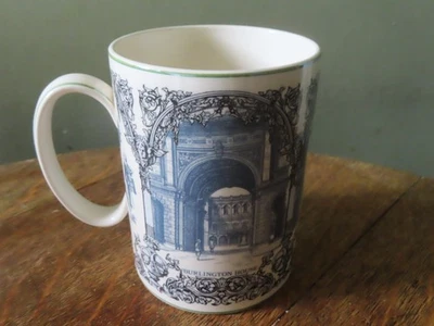 Taza de recuerdo Wedgwood Piccadilly 20 OZ - Como nueva Foto 1 de 4