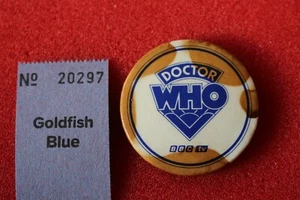 Dr Who Celebration Ausstellung 1980er Pin Anstecker Sammlerstück BBC TV gebraucht rar - Bild 1 von 2