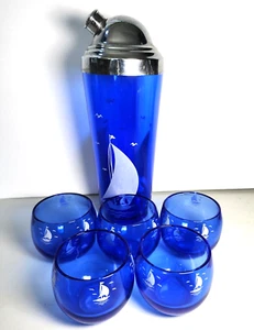 Coctelera vintage azul cobalto velero tapa cromada 5 vasos Hazel Atlas - Imagen 1 de 6