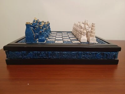 Juego de ajedrez de resina y madera Axtec and Conquistador  Foto 1 de 4