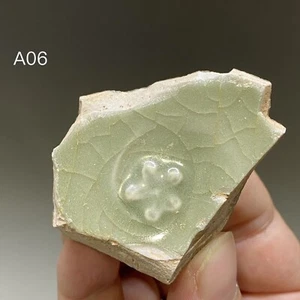 A06 Seladon Porzellan Fragment der Yuan Dynastie Longquan Ofen. 元代龙泉窑瓷片 - Bild 1 von 7