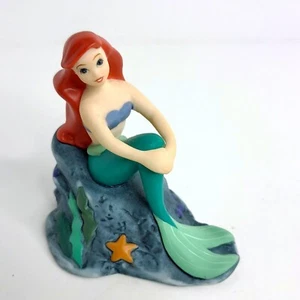 Statuetta in ceramica Ariel on a Rock La Sirenetta Disney Grolier alta 2,5 - Foto 1 di 7