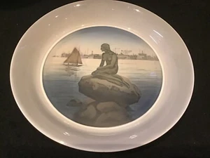 VINTAGE ROYAL COPENHAGEN *LITTLE MERMAID* LANGELINIE 22cm DISH ~ DENMARK - Picture 1 of 9