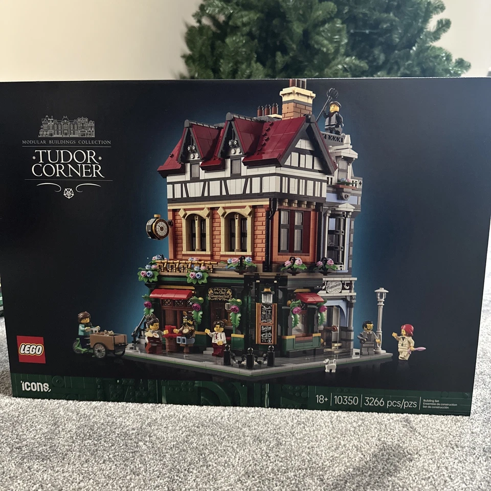 LEGO Icons Modular Tudor Corner 10350 (Used) Complete Set - Excellent Condition - Image 1 of 1