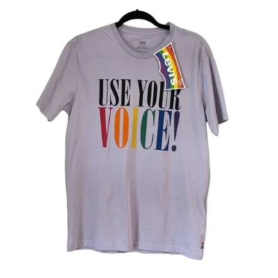 Camiseta Levi's Use Your Voice Unisex Orgullo Arco Iris Púrpura  Foto 1 de 2