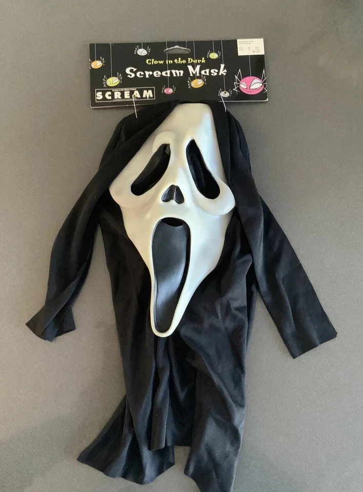 Rare “️E.U. INC MADE IN CHINA (T)” Stamp 00-09 Scream mask Ghostface S9206 Glow