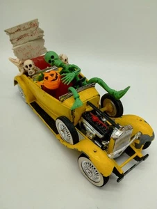 Upcycled Retro Crazy Fun Halloween Scheletro Auto Materiali Vintage Hubley - Foto 1 di 12