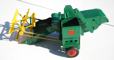 Vintage Original 1/16 Oliver Grain Master Pull Type Combine Toy Tractor Steel - Image 1 of 4