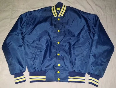 JAQUETA BOMBARDEIRO VINTAGE ANOS 70 WEST WIND BLANK GRANDE AZUL AMARELO BOTÃO ENCAIXE ANOS 80 CETIM EUA - Imagem 1 de 4