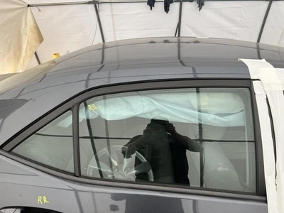 Puerta trasera derecha vidrio usado se adapta: Toyota Corolla 2015 trasero derecho grado A Foto 1 de 4