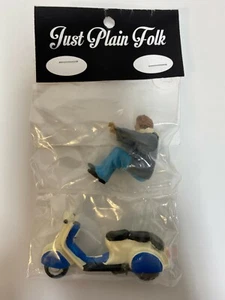 Figura de tren Just Plain Folk # 1018 # 1019 escala G chico montando scooter 2 piezas NUEVO - Imagen 1 de 5