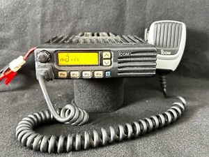NICE ICOM MOBILE IC-F121 VHF 128 CH + ICOM HM-148 GRAY/BLACK MICROPHONE TESTED - Picture 1 of 9