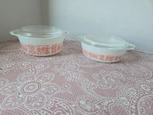 Pyrex 471 & 472 Pink Amish Butterprint Casserole Dishes With Lids - Picture 1 of 3