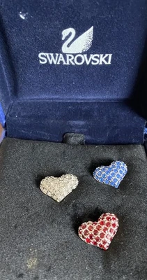 3 - Alfinetes de coração de cristal Swarovski - Vermelho, branco e azul na caixa - Imagem 1 de 2