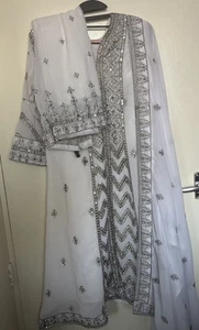 White asian wedding/party wear dress #with Stone & Mirror Work || Size 40 - Picture 1 of 6
