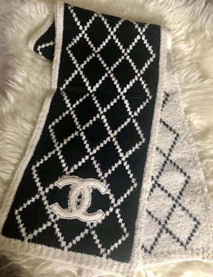 Chanel Intarsia cashmere blend scarf Black And white SZ 180*30 cm - Image 1 of 4
