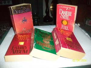 Lot of 5 Danielle Steel Contemporary Romance Books (used) - Bild 1 von 5