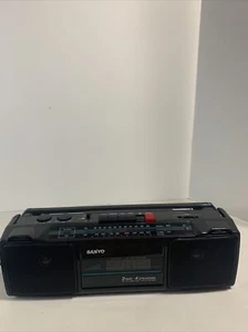 🎵 Vintage Sanyo M7024A AM FM Stereo Cassette Tape Boom Box Recorder Player - Picture 1 of 12