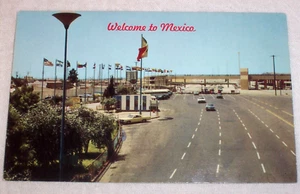 Coches vintage de bienvenida a México, cruce fronterizo de Tijuana de alrededor de la década de 1970 - Imagen 1 de 2