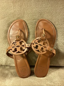 Tory Burch Miller Thongs Sandals Womens Size 8.5 M Tan Leather Iconic Flat Shoes - Picture 1 of 9