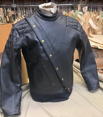 CHAQUETA MOTO 'RALLY' LOST WORLDS CUSTOM 2025 CUERO CABALLO NUEVA 42R FUE 2450.00 Foto 1 de 4