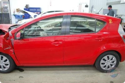 Medidor de velocímetro usado para: Toyota Prius Cluster Prius C VIN B3 2013 7º y 8º Foto 1 de 4