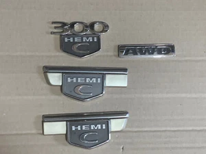 2005 2006 2007 CHRYSLER 300 FENDER EMBLEM REAR EMBLEM HEMI C SET LOGO BADGE - Picture 1 of 6