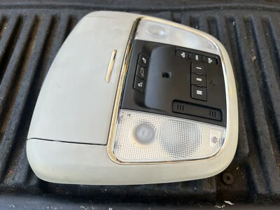 Conjunto de luces domo Homelink de Jeep Grand Cherokee 2011 5,7 Foto 1 de 3