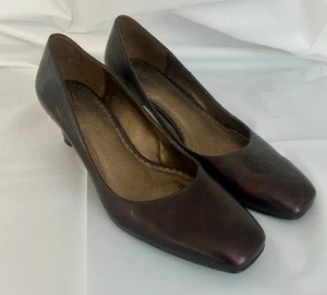 NATURALIZER Women`s Bronze Soft Leather Classic Pumps Heels Sz 7M - Picture 1 of 10