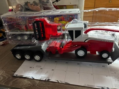 NEW RAY LOWBOY & COMBINE WITH 2 HEADS TRAILER, NO PACKAGING #B 575 - Image 1 of 4