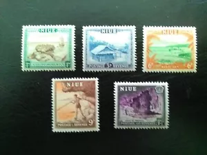 NIUE PART SET OF 5 M/MINT STAMPS 1950 SCENES 1d -1/- SG114,116,118-120. - Picture 1 of 2