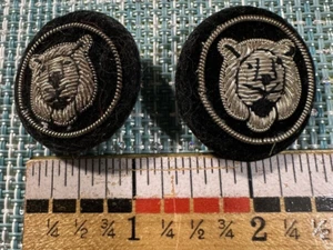 BUTTONS SILVER METTALIC THREAD VINTAGE BLACK VELVE EMBROIDERED PAIR LIONS HEADS - Picture 1 of 4