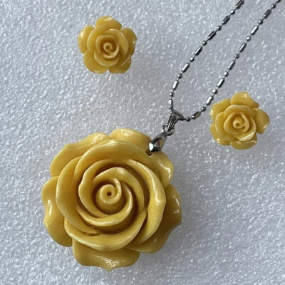 Hermoso! Juego de aretes con flor tallada en coral de 15 mm + collar colgante de 35 mm de 18" Foto 1 de 4