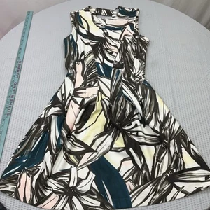 H&M Vestido Mujer Negro Blanco Floral Tropical Fit And Flare Talla 6 Usado en Excelente Condición - Imagen 1 de 11