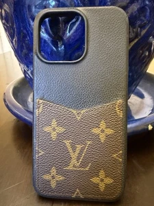 Authentic Louis Vuitton iPhone 15 Pro Max Case In Very Good Used Condicion❤️ - Photo 1 sur 13