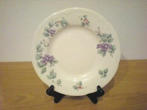 Grapevine Salad Plate - Pfaltzgraff (USA) - Picture 1 of 3