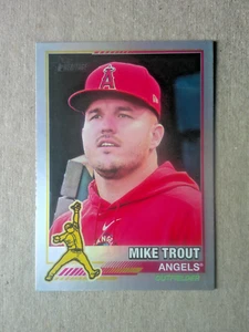 2025 Topps Heritage lamina olografica ridefinita #15 Mike Trout - Foto 1 di 2