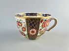 A Chamberlain Worcester tea cup in the 'Rich Queen's Pattern' c1790-5