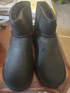 UGG Clásico Mini Negro Impermeable Cuero Botines Talla US 7 Mujeres - Imagen 1 de 7