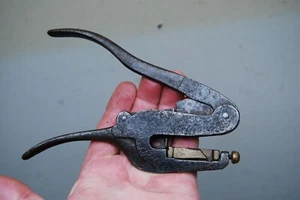 Antiker Knopfhalter Schneider Stechbeitel Nähen Schneider Handwerkzeug Leypoldt? - Bild 1 von 12