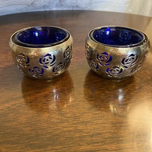 Pair Tealight Votive Candle Holders Silver Tone w Cobalt Blue Glass Insert Roses - Picture 1 of 5