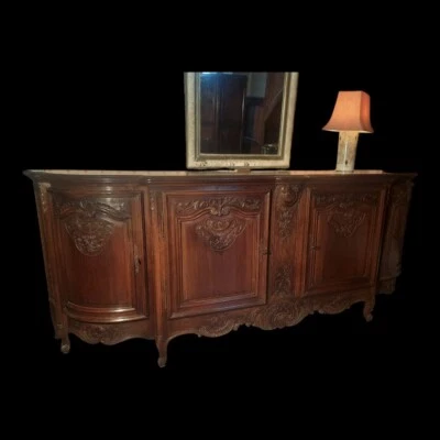 Bahut enfilade sculptée et galbée 4 portes de style Régence noyer années 1930 - Photo 1/4