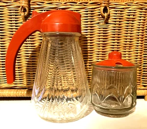 Vintage Medco NY Kitchen Art Deco Glass Condiment Set Red Lids Sugar Syrup 2 pcs - Picture 1 of 4