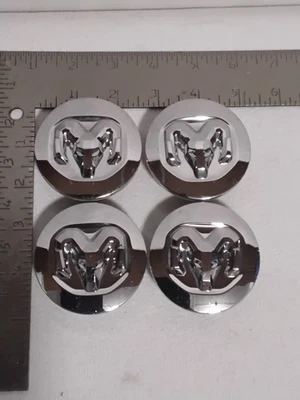 Juego de 4 tapas centrales cromadas OEM 2019 2020 2021 22-2024 6KF191PMAA Dodge RAM 1500 Foto 1 de 4