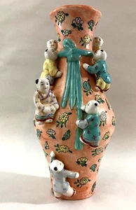 VINTAGE CHINESE FERTILITY VASE WITH THE 7 CHILDREN AND RAISED H/P FLOWERS - Picture 1 of 6