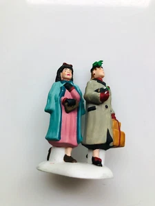 De colección DEPARTAMENTO 56 Heritage Village DOS MUJERES AÑOS 50 2.5" Alto ESCASO - Imagen 1 de 3