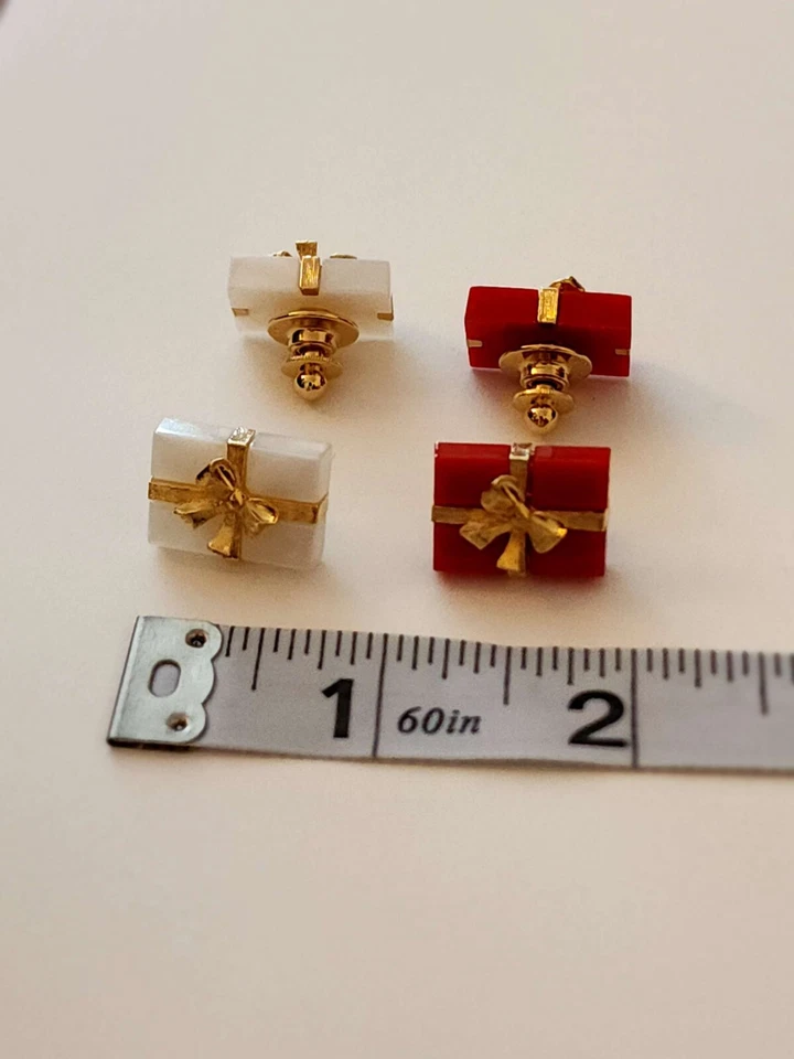 Solapa de caja de regalo vintage Avon - 2 solapas rojas y 2 solapas blancas - Se vende individualmente Foto 1 de 1